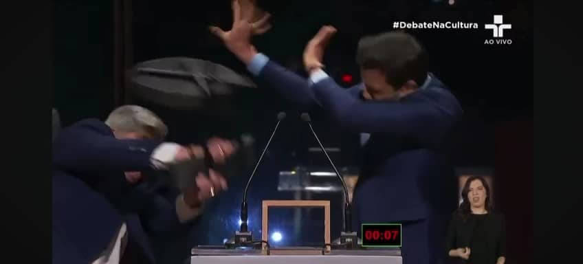 Datena dá “cadeirada” em Marçal em debate