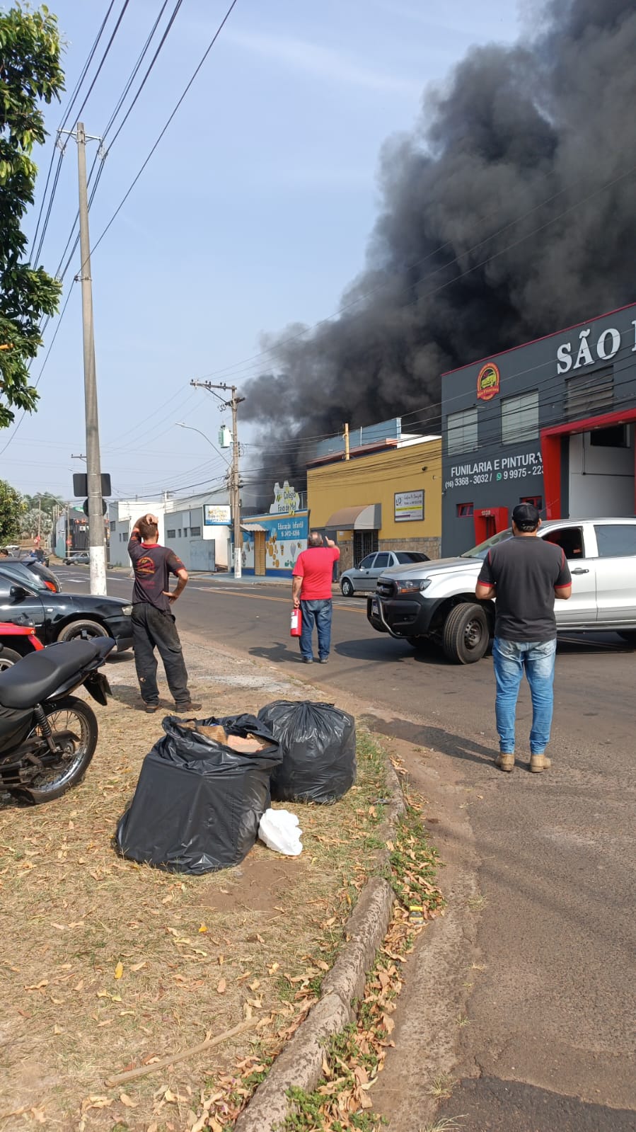 Incêndio consome barracão no Castelo Branco