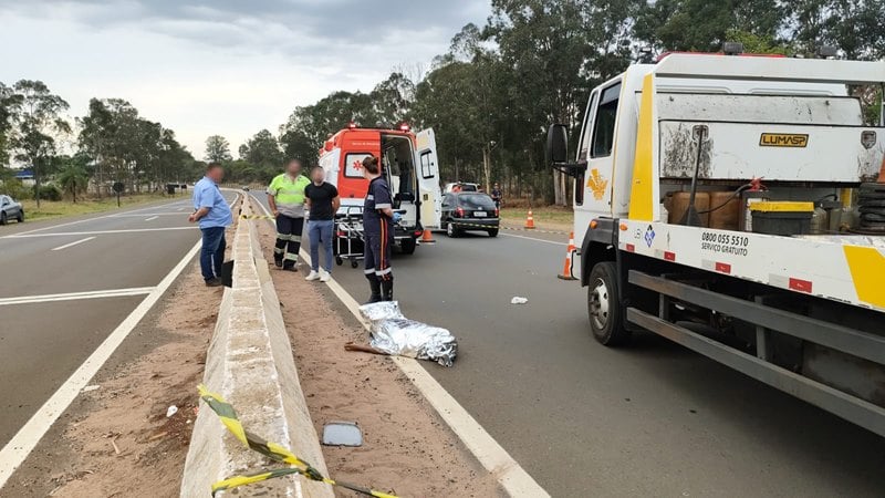 Pedestre é atropelado e morre na Estrada do Broa