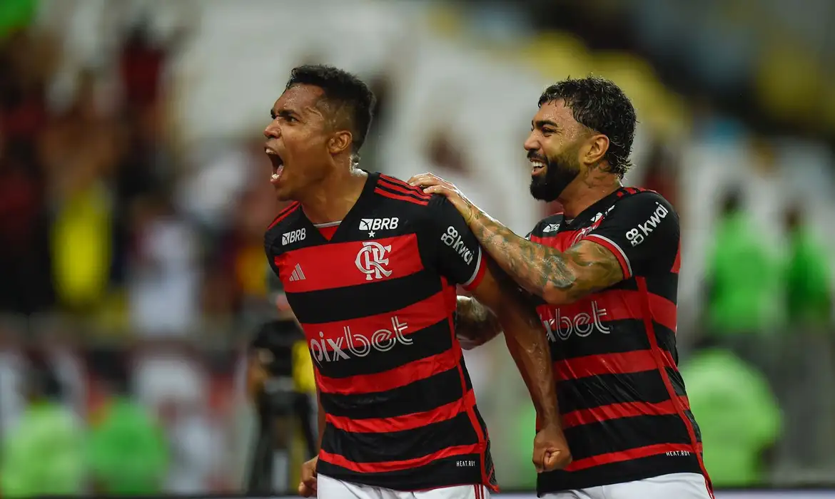 Flamengo vence Corinthians