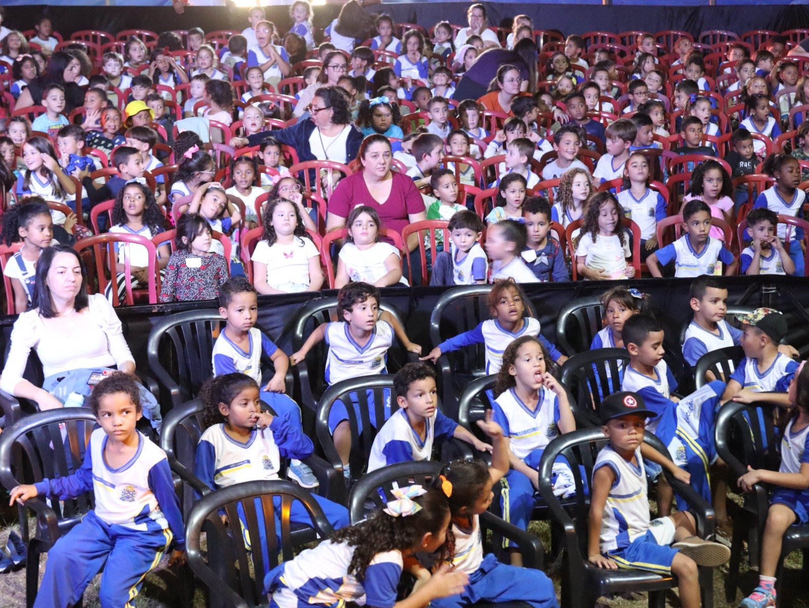 2.700 estudantes vão ao cinema