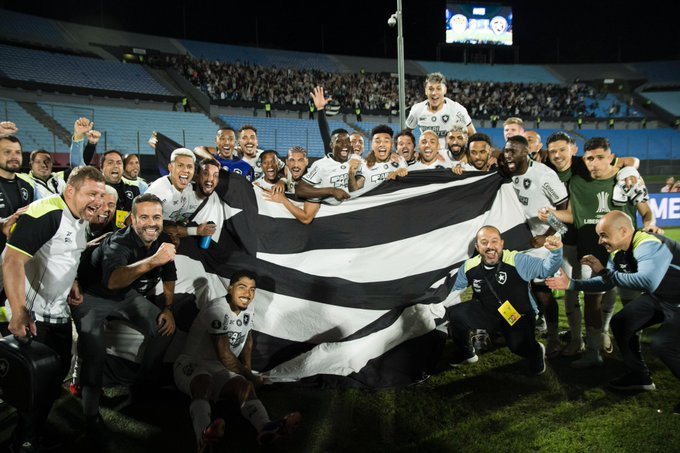 Botafogo perde, mas avança