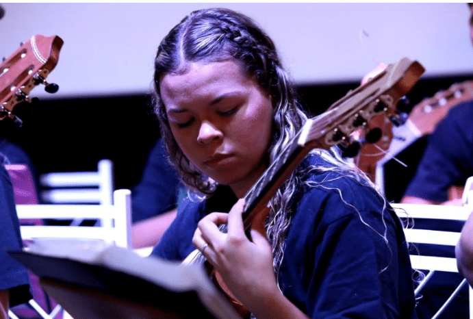 Camerata de Cordas Dedilhadas se apresenta