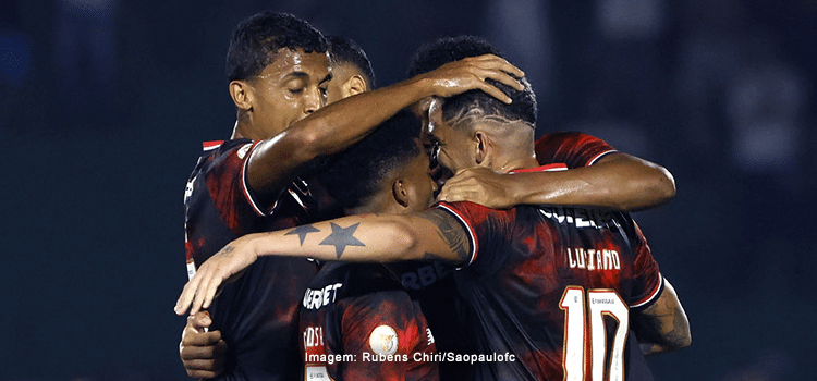 São Paulo faz 3 gols sem esforço