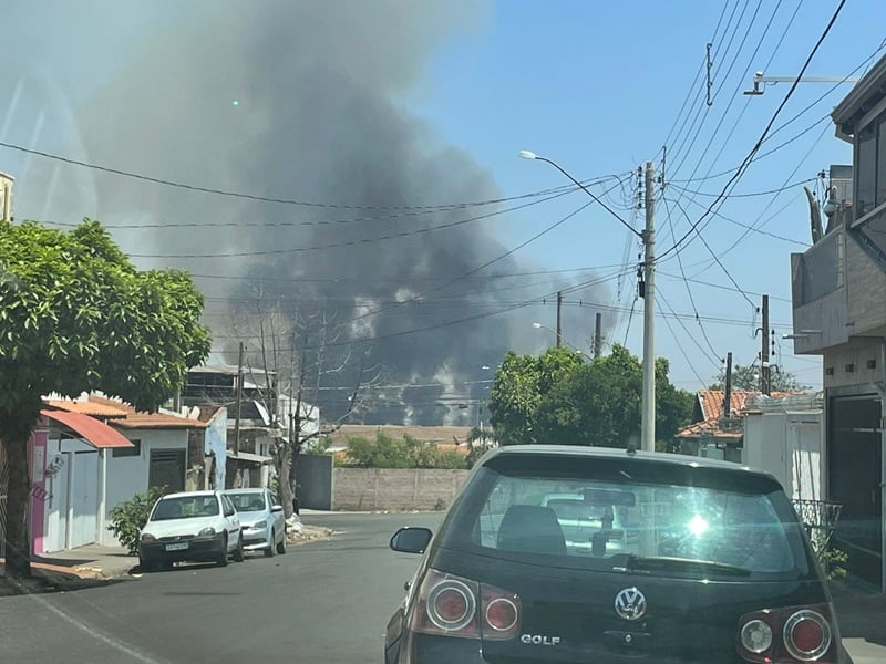 Incêndio atinge canavial na região do Campus USP II