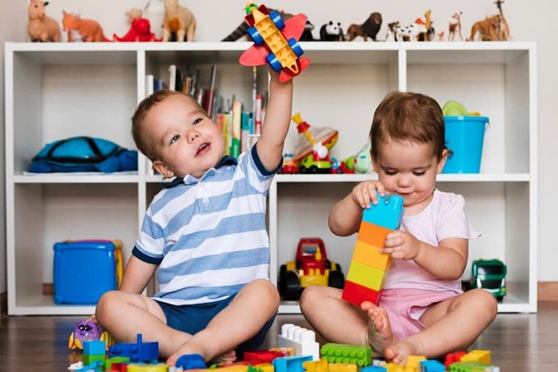 A importância do brincar infantil e o problema das telas