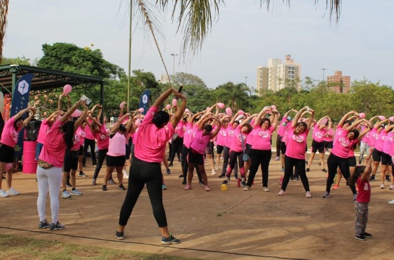 Caminhada reúne mais de 100 mulheres