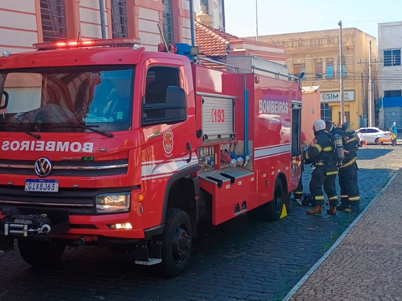 Simulado contra incêndio é realizado na Escola Estadual Paulino Carlos