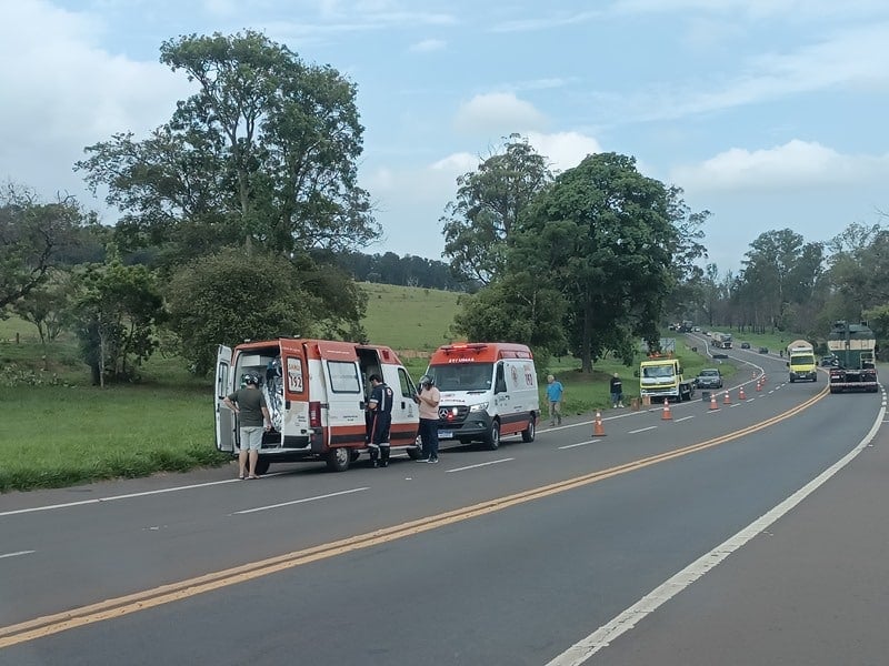 Menor sofre fratura exposta em acidente com motocicleta na SP-215