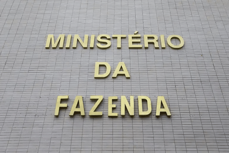 Fazenda eleva projeção para 3,3%