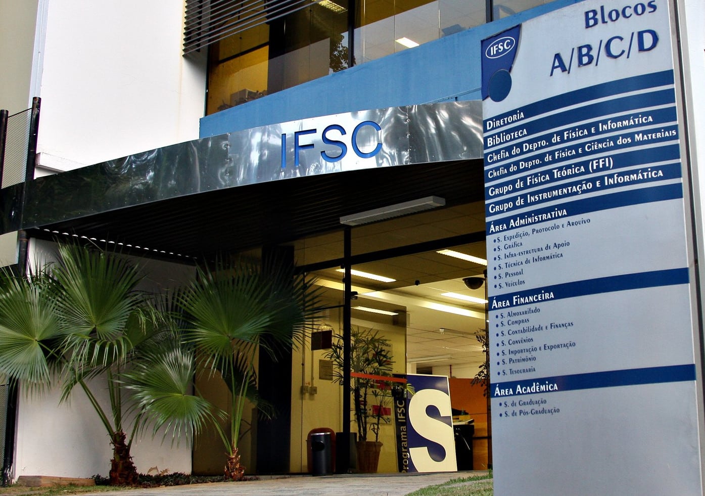 Laboratórios do IFSC/USP com portas abertas para jovens estudantes