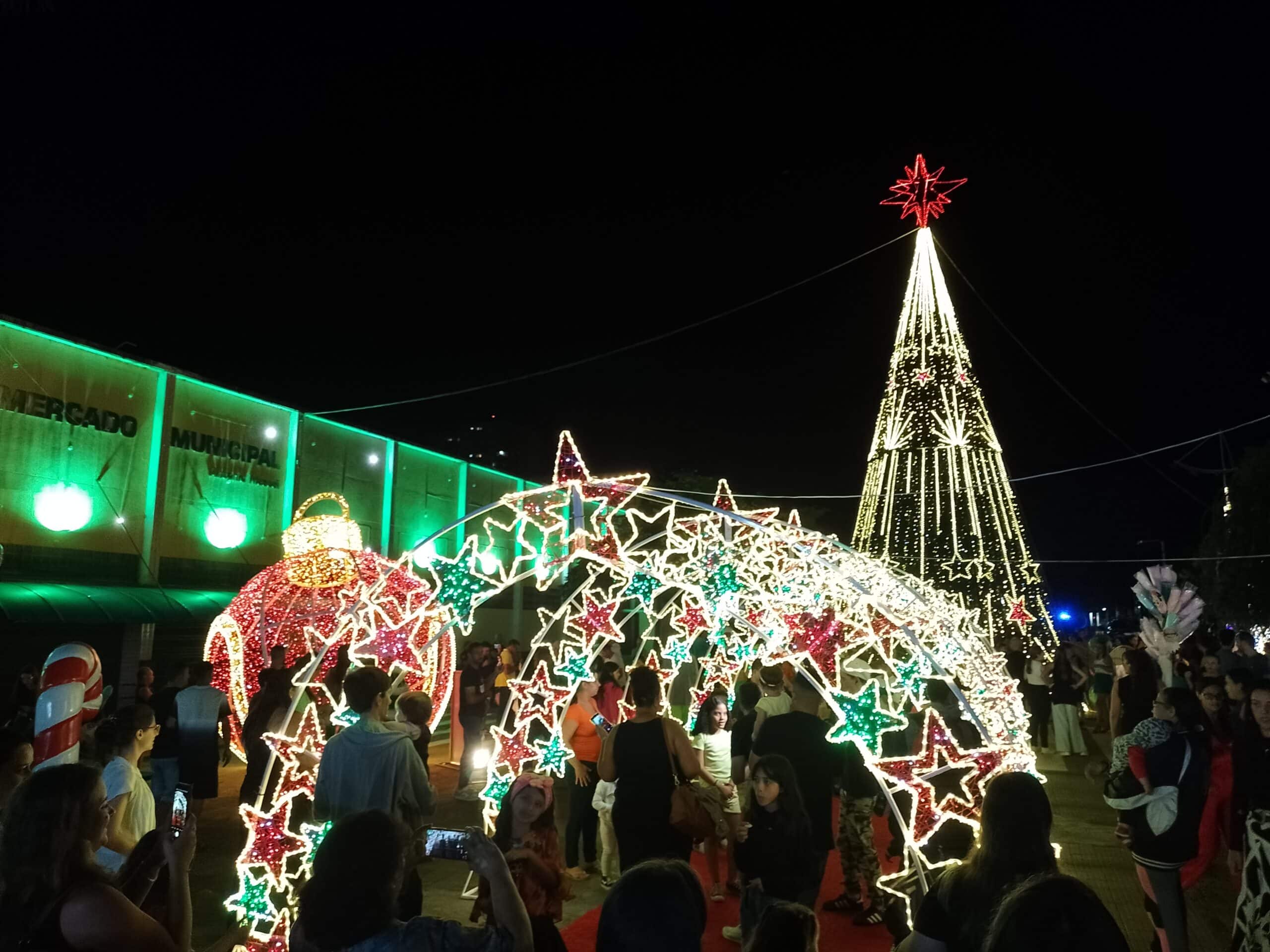 Mundo Encantado de Natal é inaugurado em São Carlos