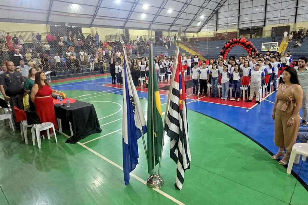 Emocionante Formatura do PROERD reúne alunos da Antonio Deval e Vera Trinta