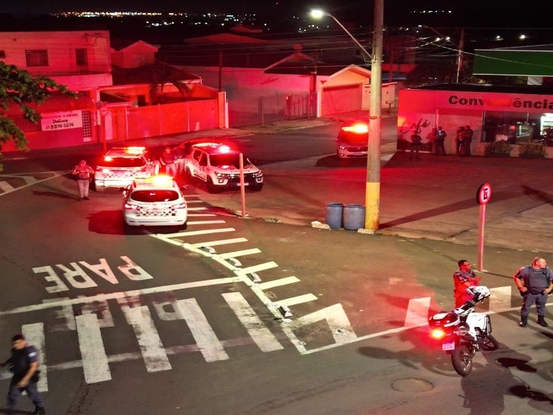 Menores são detidos com carros roubados e arma de fogo