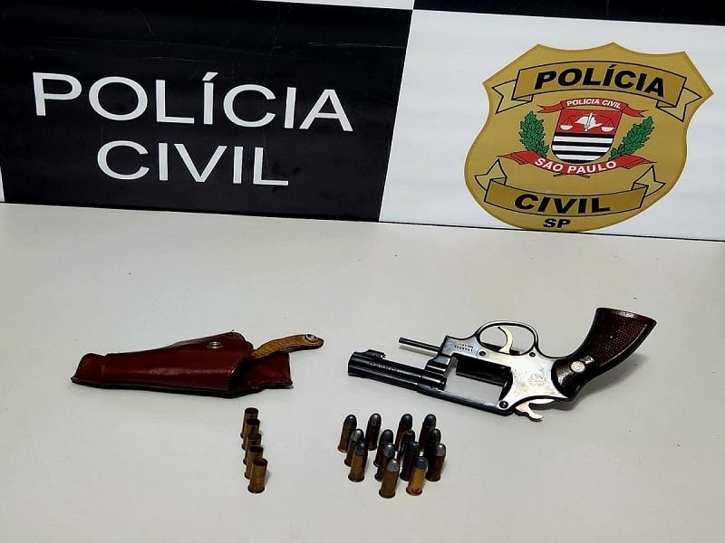 Polícia prende homem por porte ilegal de arma de fogo