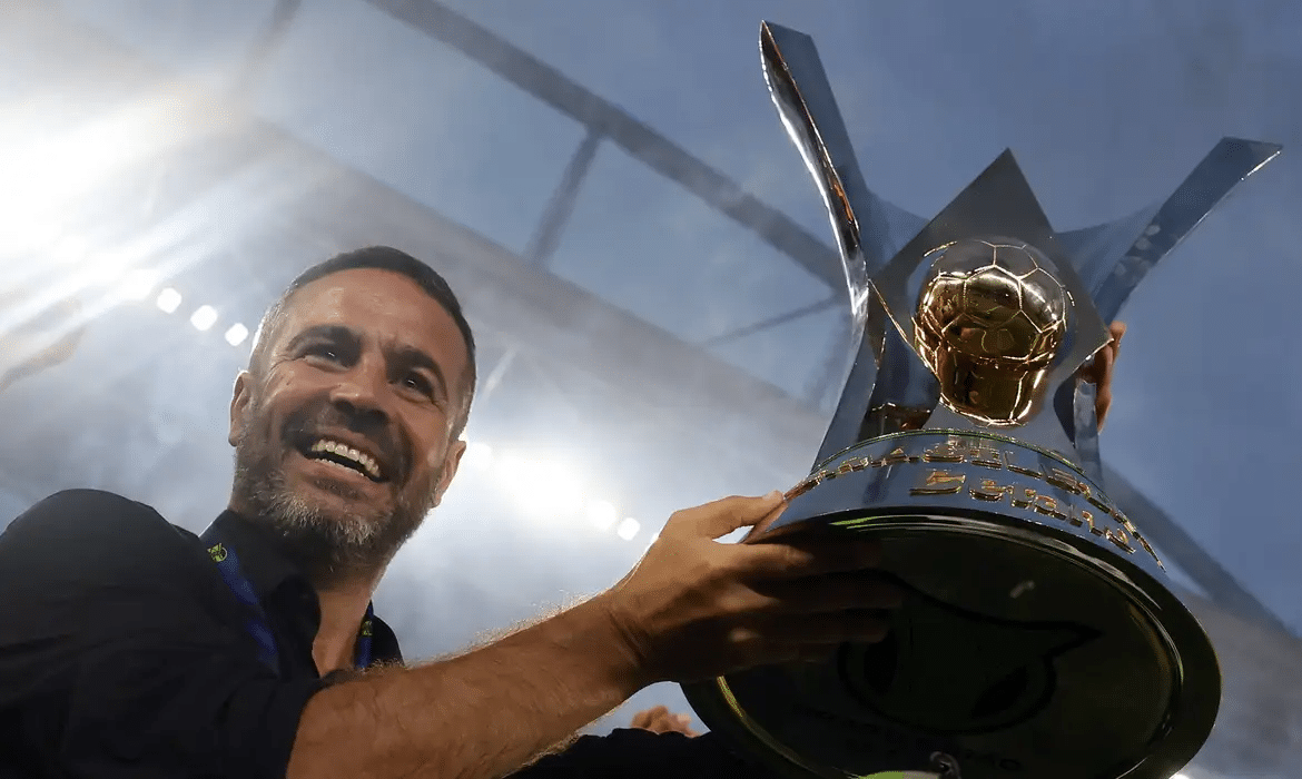 Artur Jorge é indicado a melhor técnico