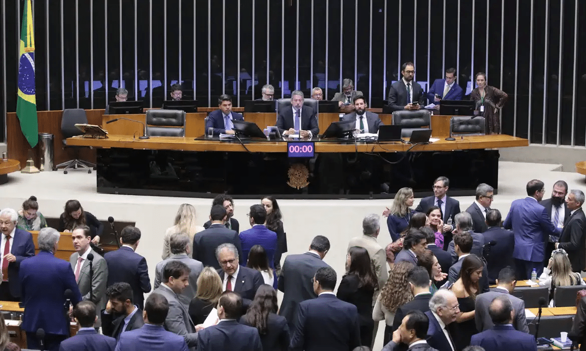 Câmara rejeita mudanças do Senado e aprova Reforma Tributária