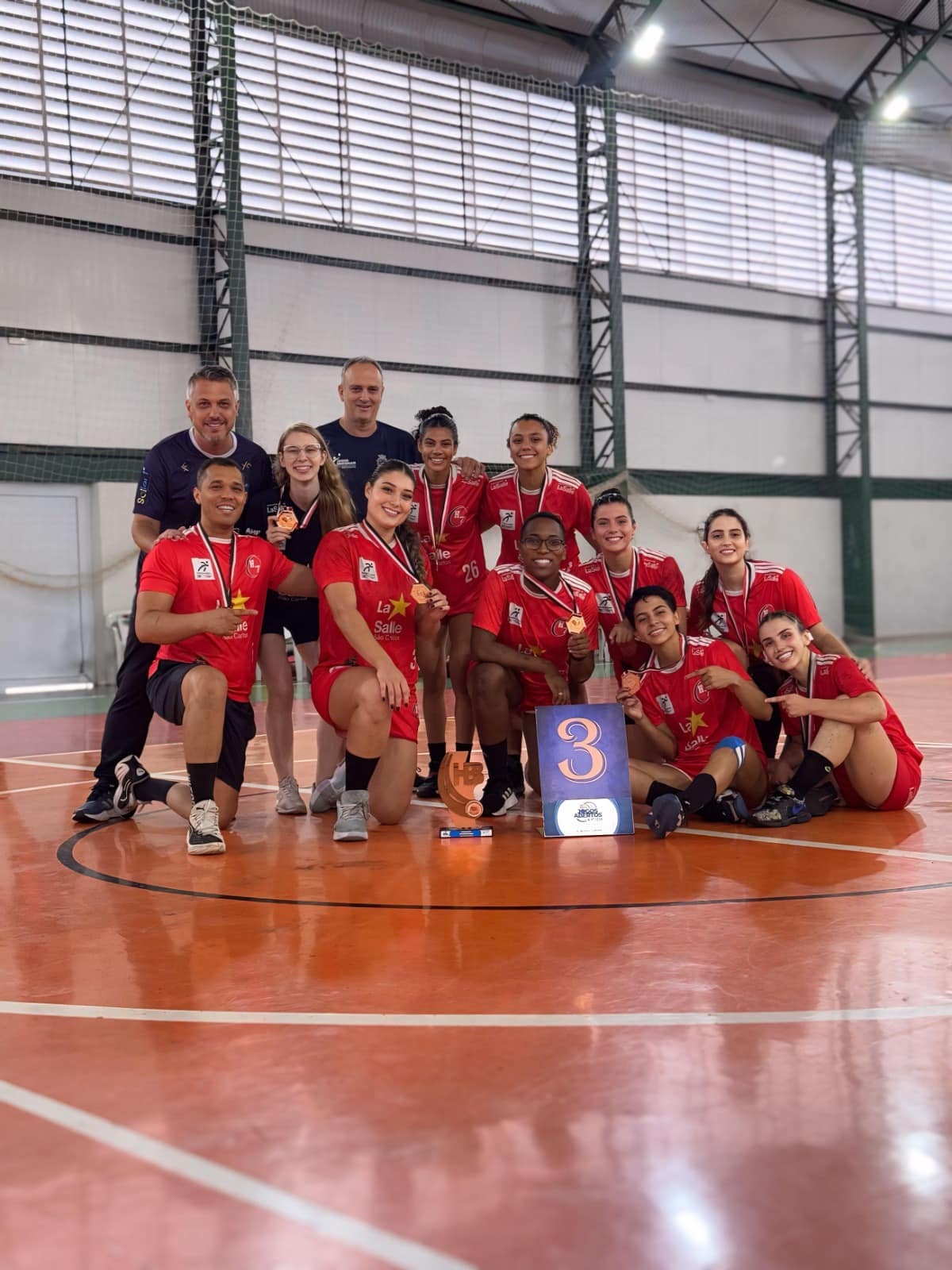 Handebol e Karatê trazem 3 medalhas