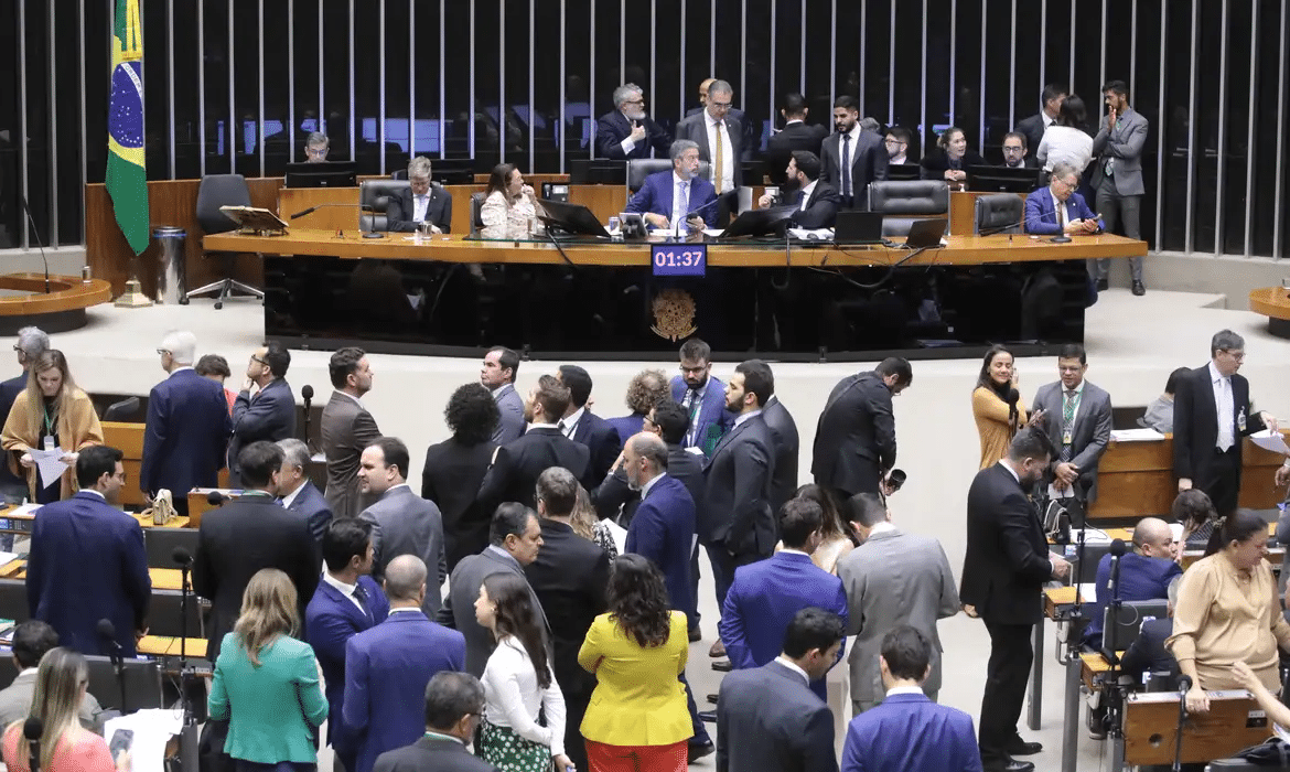 Câmara Federal aprova teto para mínimo