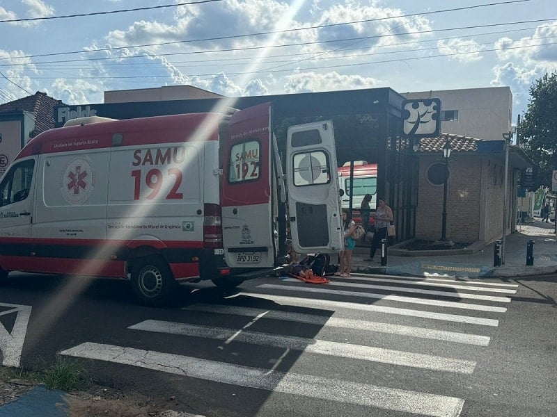 SAMU socorre mulher após ser atropelada nas proximidades da USP