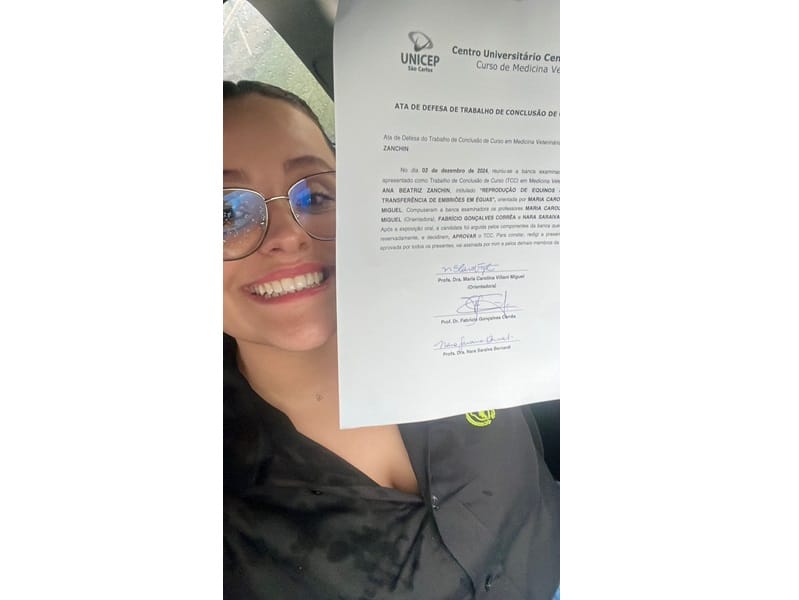 Ana Beatriz Zanchin celebra formatura em Medicina Veterinária