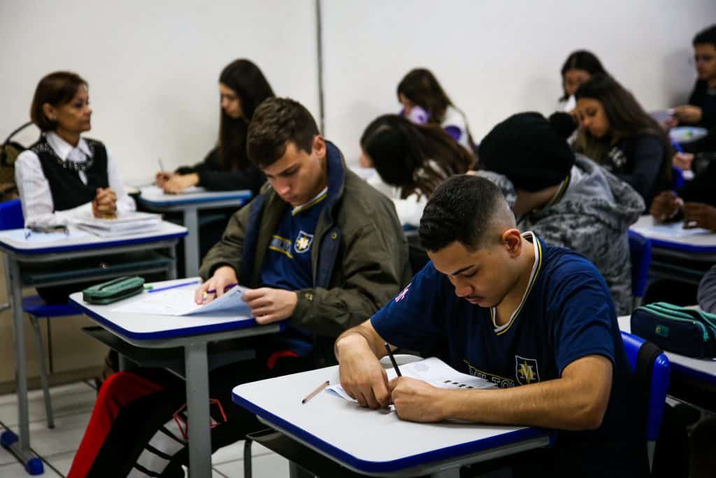 SP define regras sobre uso nas escolas