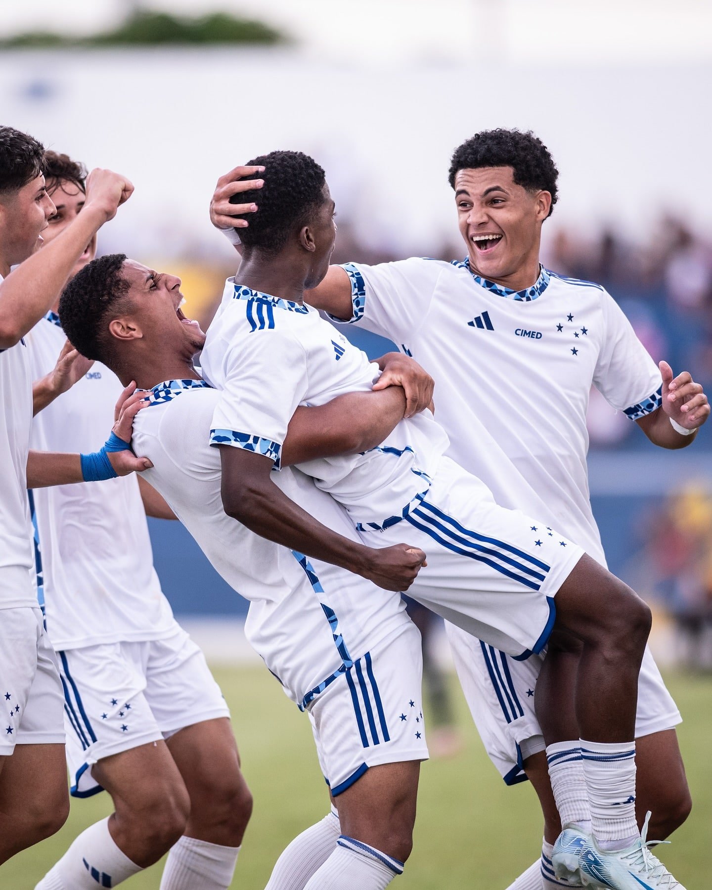 Cruzeiro e Real Brasília avançam