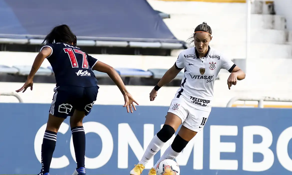 São Paulo contrata Giovanna Crivelari