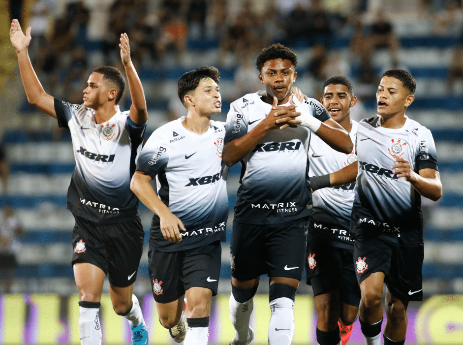 Atual campeão, Corinthians estreia com vitória sobre o Porto Velho-RO