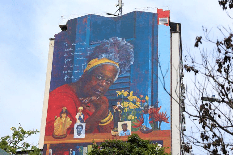 Mural gigante homenageia Conceição Evaristo