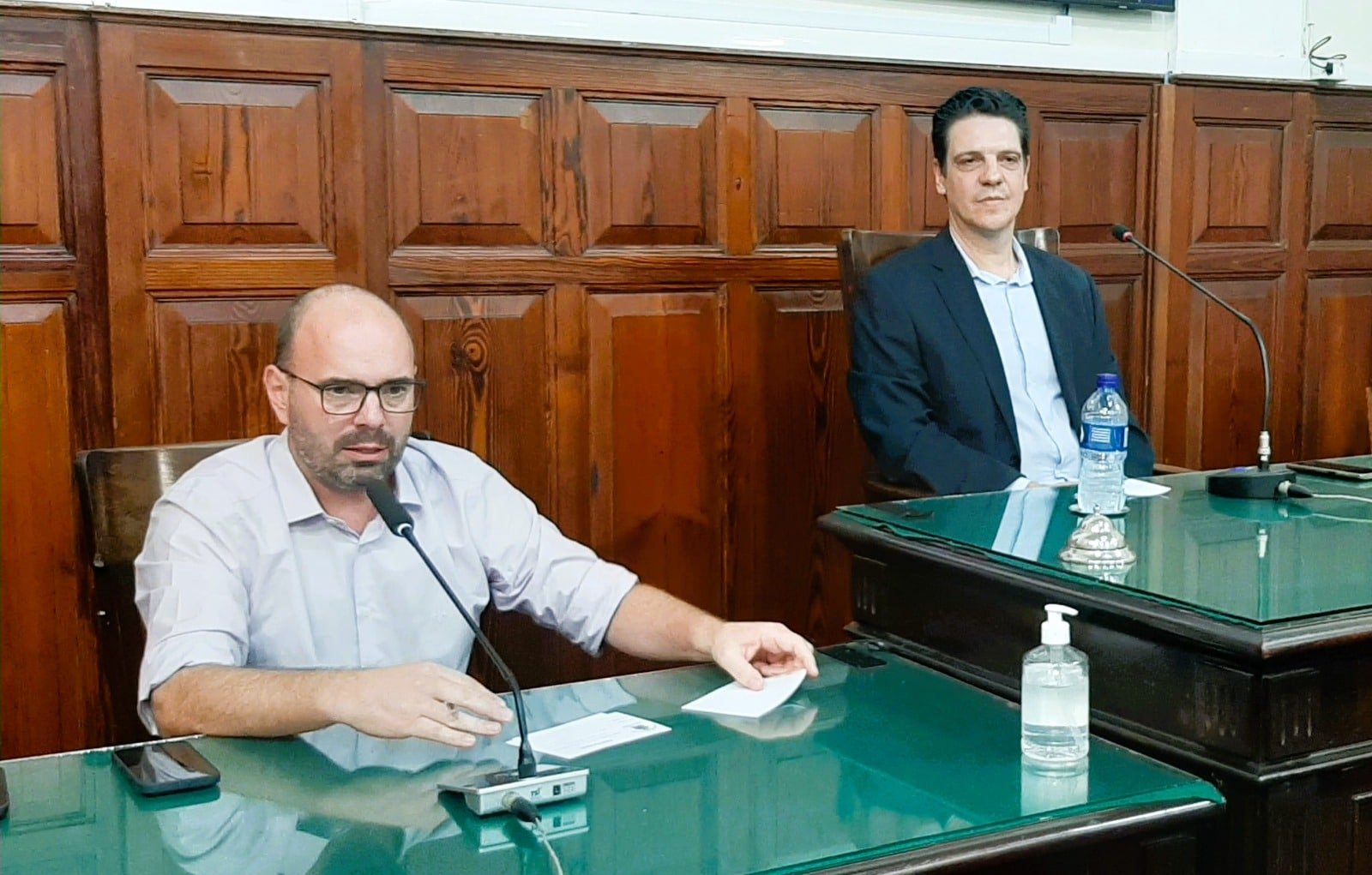 Prefeito participa de mesa redonda