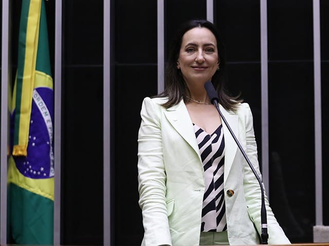 Rosângela Moro mira gastos de Janja