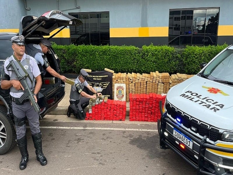 PM Rodoviária apreende mais de 800 quilos de maconha e recupera carro furtado