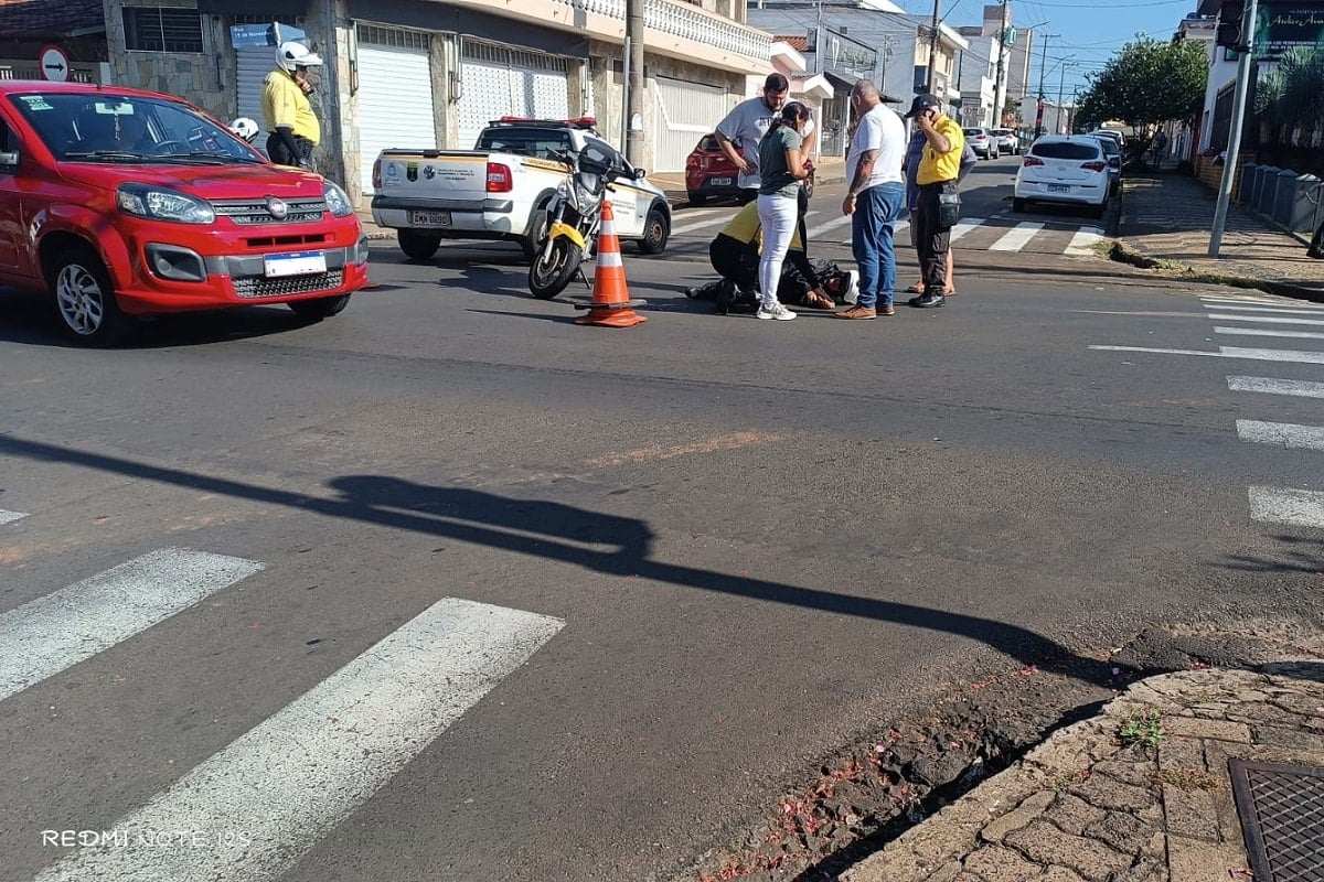 Acidente deixa agente de trânsito ferida