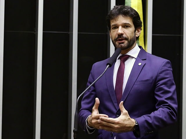 Deputado quer proibir verba pública a artistas que promovam crime organizado