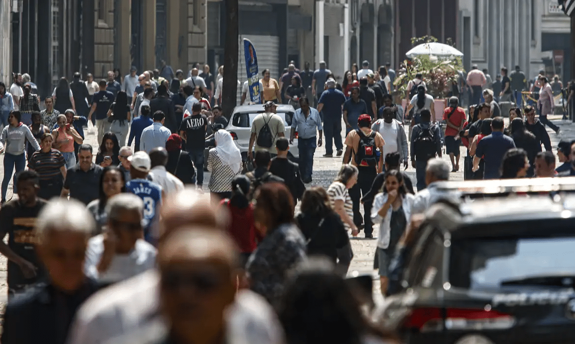 Pretos e pardos ficam acima da média