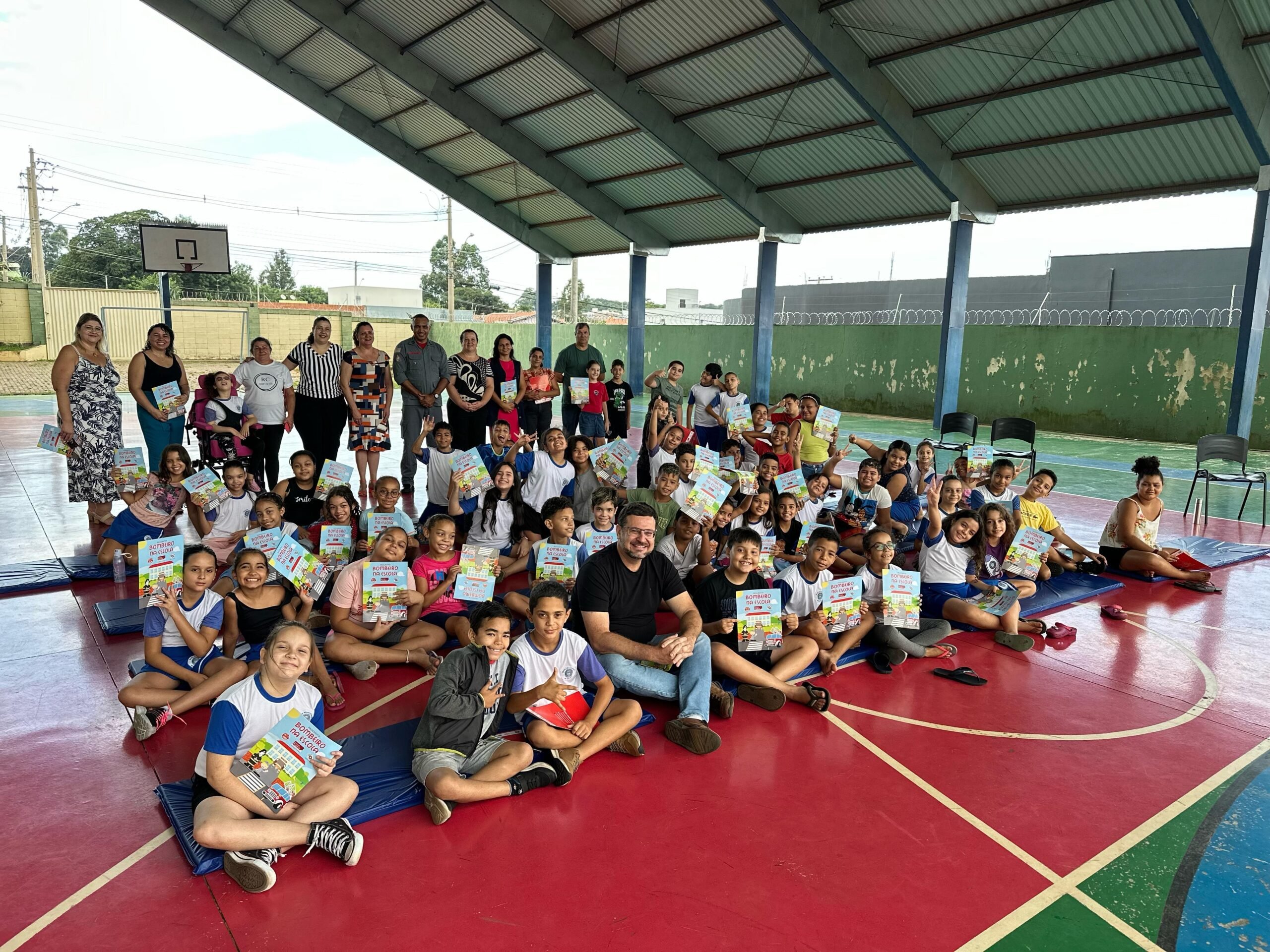 Prefeitura inicia programa Bombeiros nas Escolas