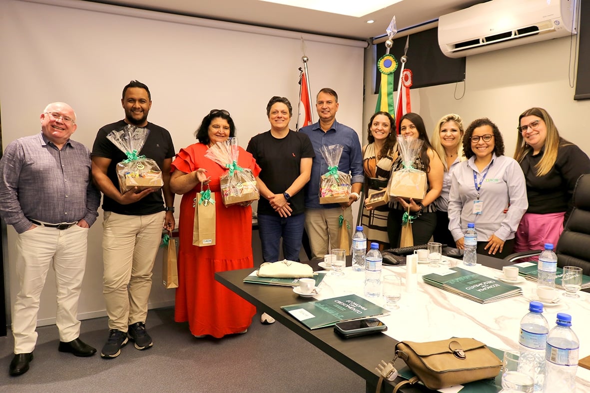 Representantes da ACISC visitam Marília