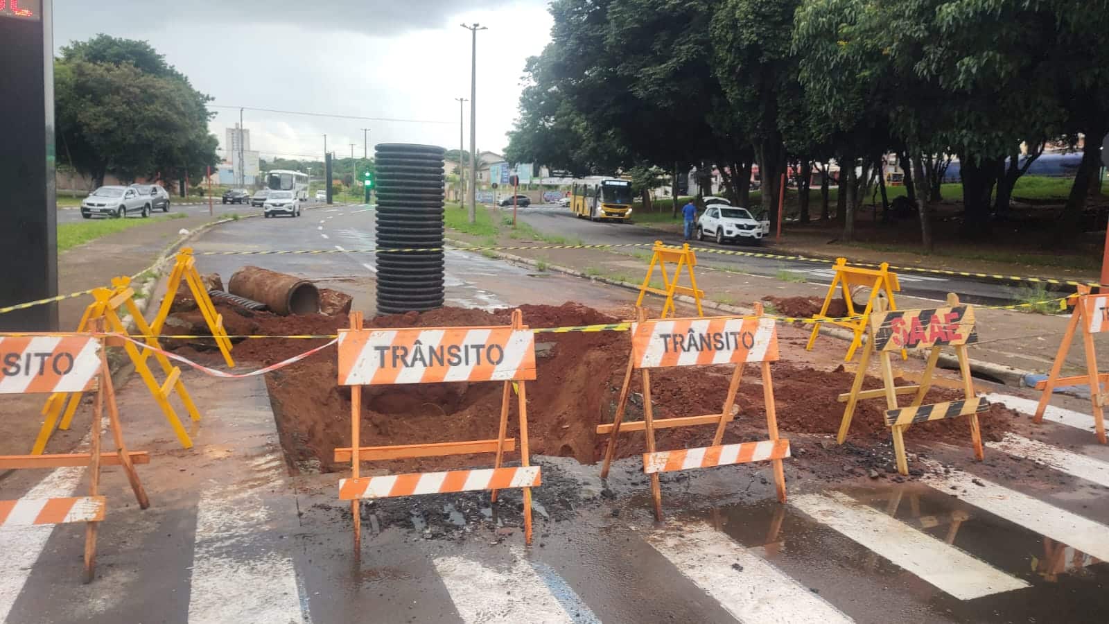 Interdição de trecho da Av. Trabalhador São-Carlense