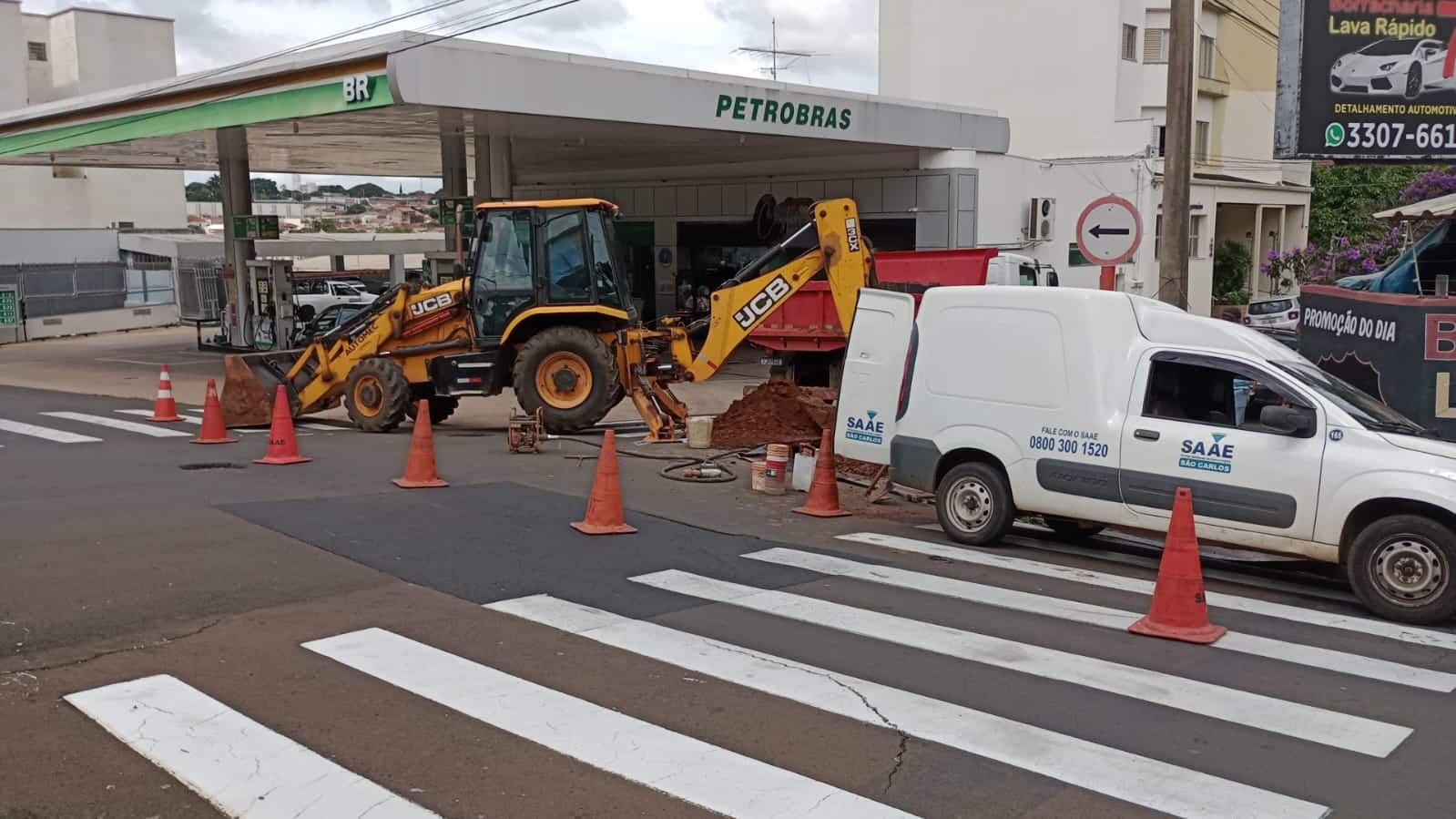 SAAE faz reparos emergenciais em redes de água e esgoto