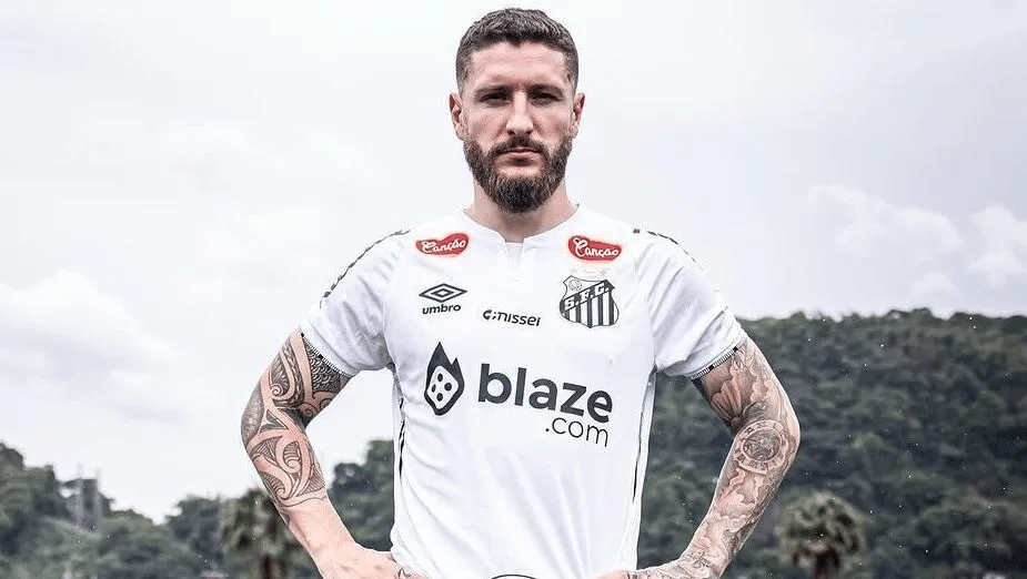 Zé Rafael é oficializado no Santos