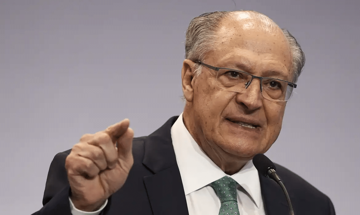 Alckmin critica medida dos EUA