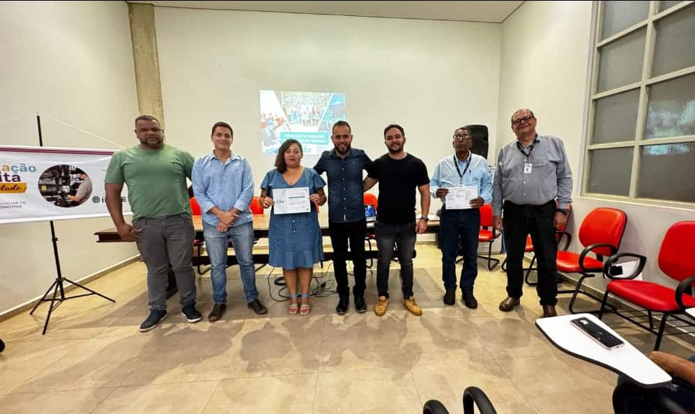 Alunos do curso de capacitação gratuito recebem certificado no Paço Municipal