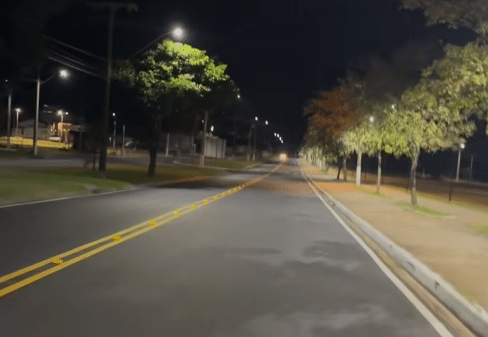 Avenida é recapeada e iluminada