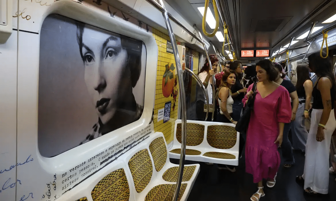 Metrô em São Paulo recebe mostra