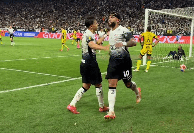 Memphis e Romero usam a cabeça e põem o Corinthians na semifinal