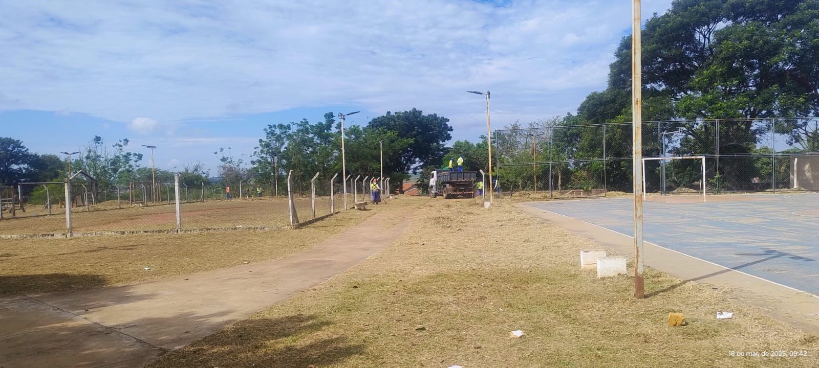 Praça de Esportes Zezão recebe limpeza