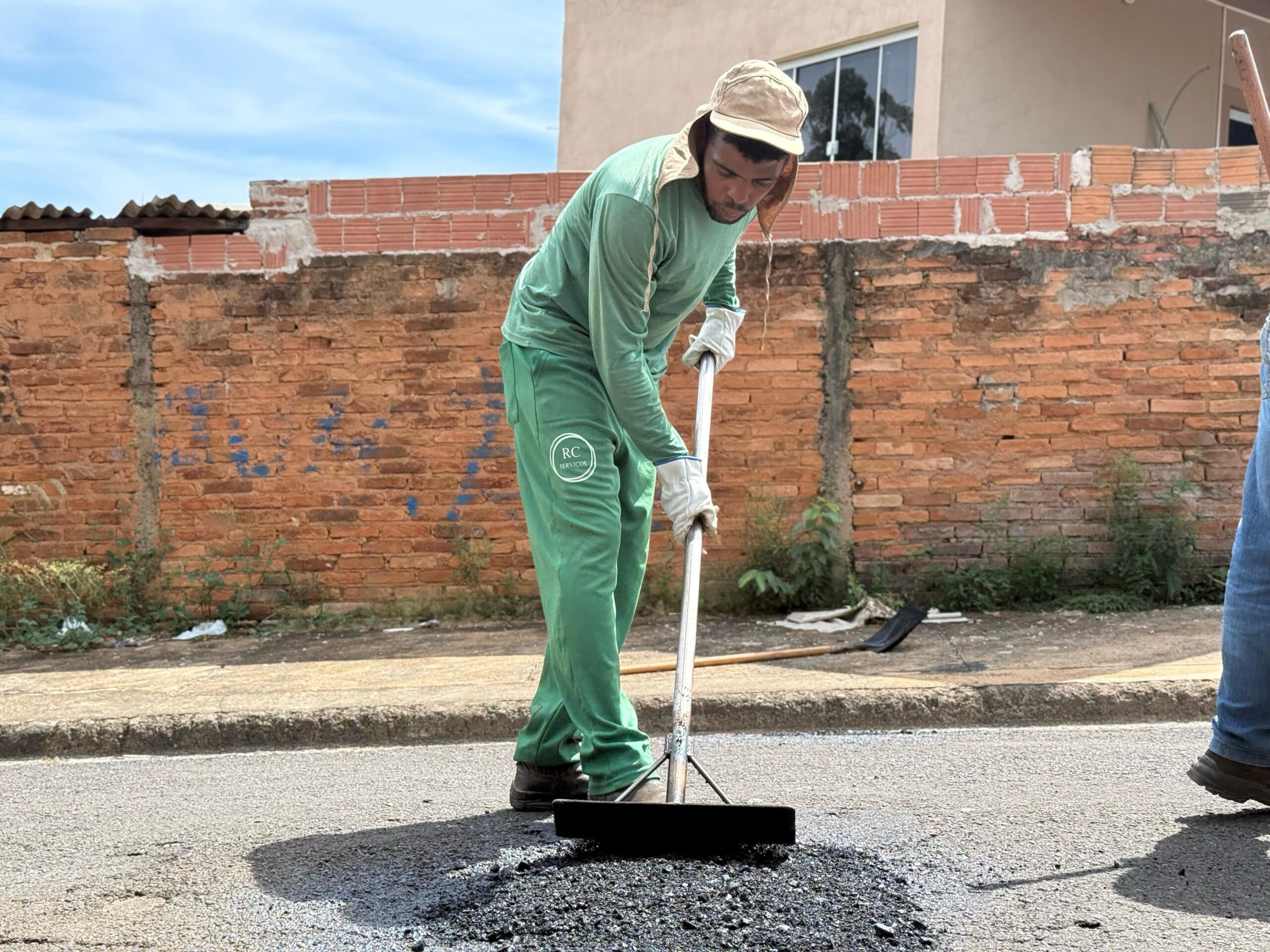 Prefeitura intensifica tapa-buracos