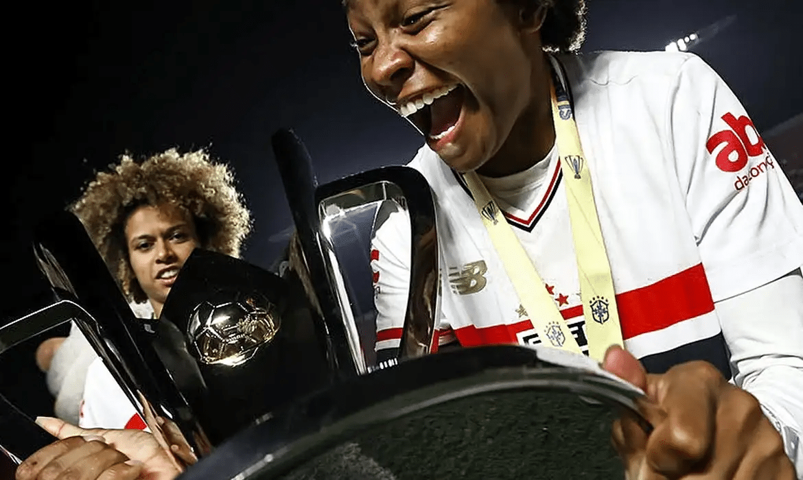 São Paulo bate Corinthians nos pênaltis e conquista Supercopa feminina