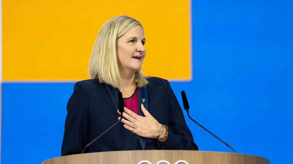 Kirsty Coventry vence eleição